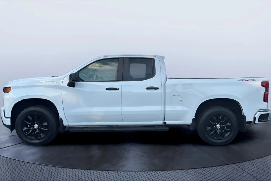 2019 Chevrolet Silverado 1500 Custom photo 1