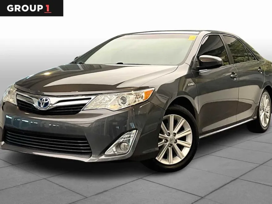 2014 Toyota Camry Hybrid XLE photo 1