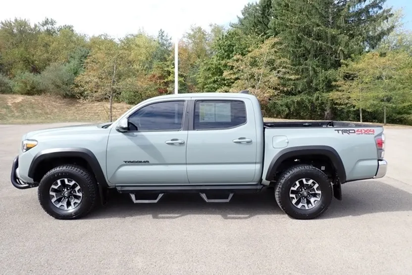 2023 Toyota Tacoma TRD Off-Road V6 photo 1
