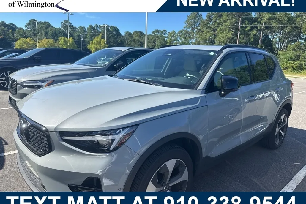 2024 Volvo XC40 Plus photo 1