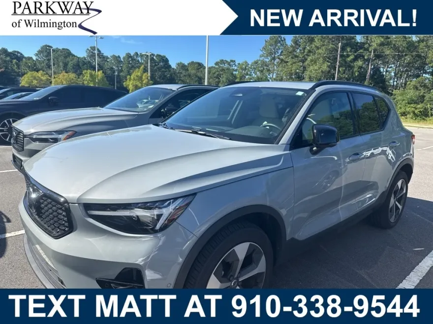 2024 Volvo XC40 Plus photo 1