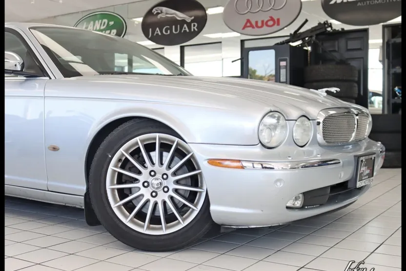 2007 Jaguar XJ Base photo 1