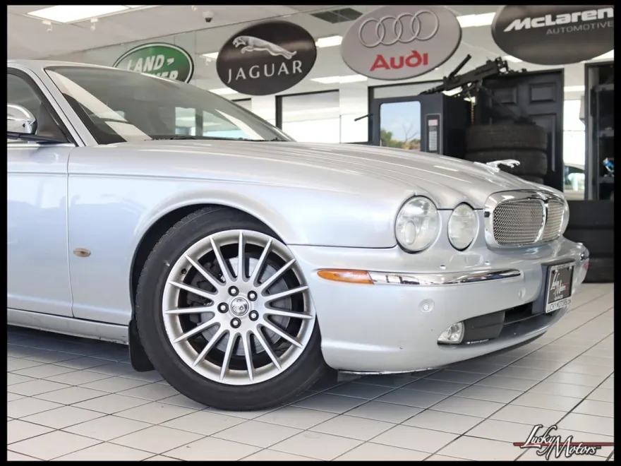 2007 Jaguar XJ Base photo 1