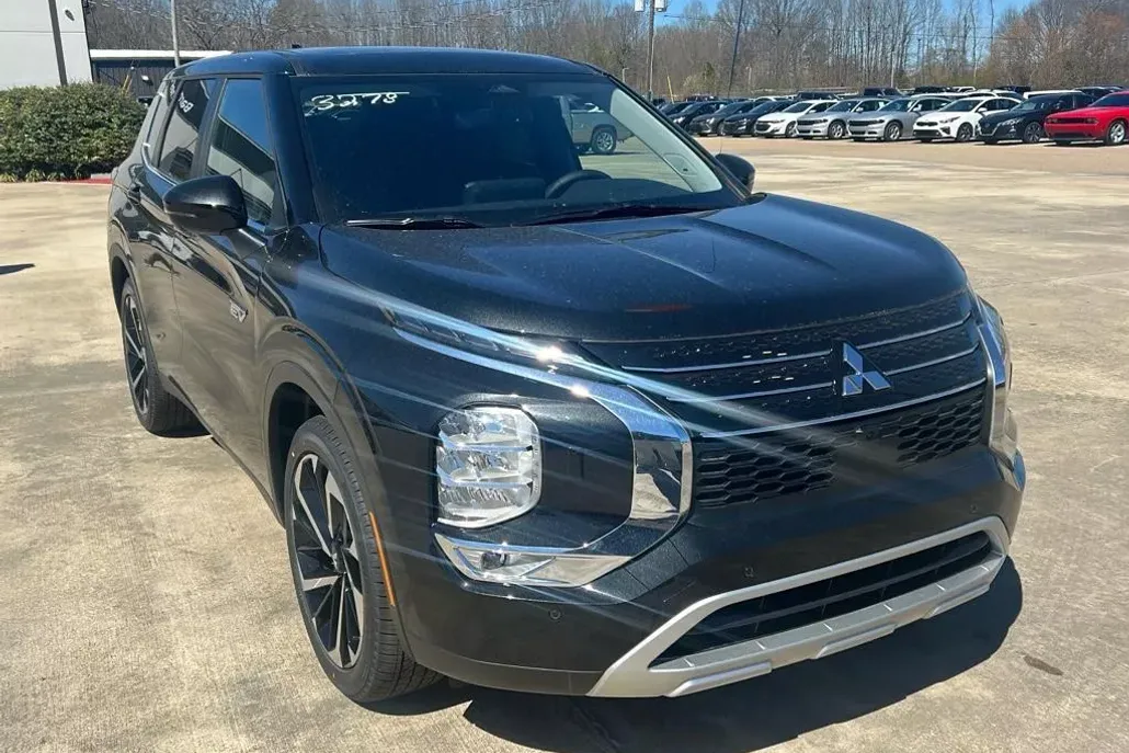 2025 Mitsubishi Outlander PHEV SE photo 1