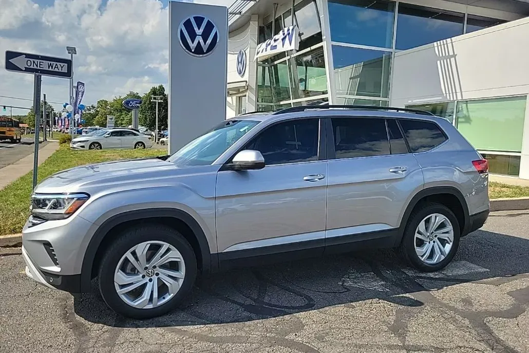 2022 Volkswagen Atlas SE Technology photo 1