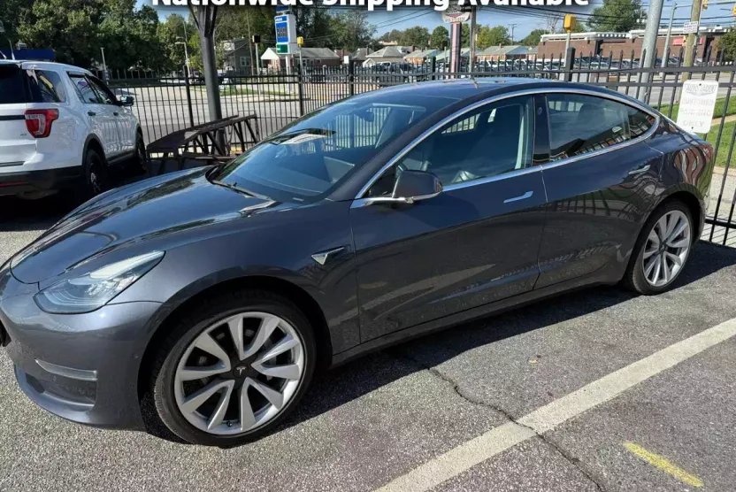 2018 Tesla Model 3 Mid Range photo 1