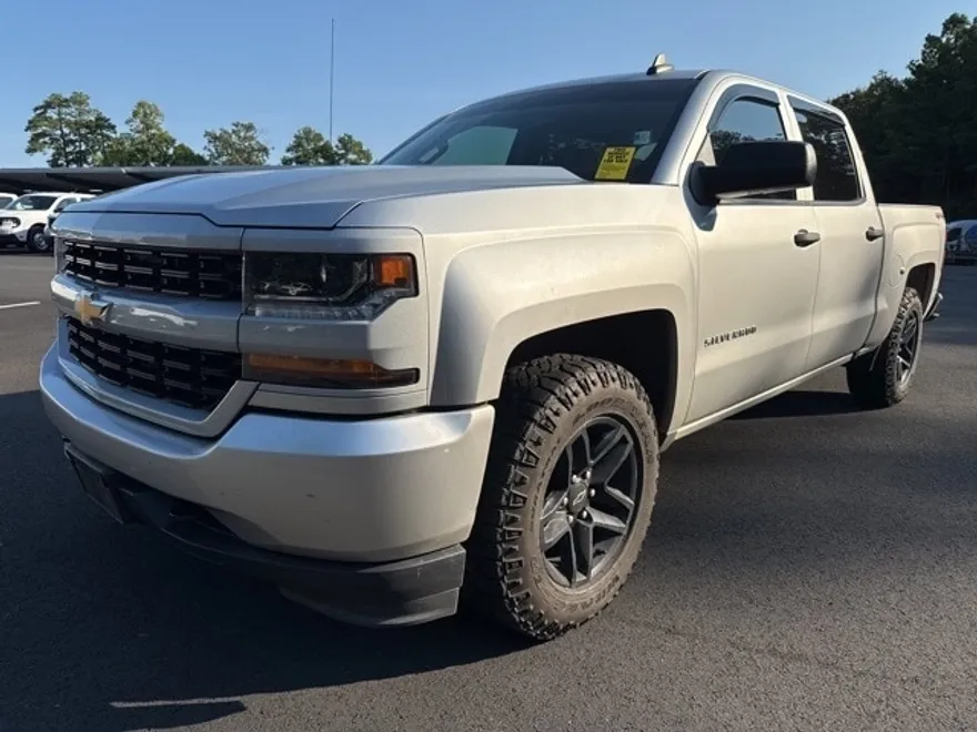 2018 Chevrolet Silverado 1500 Custom photo 1