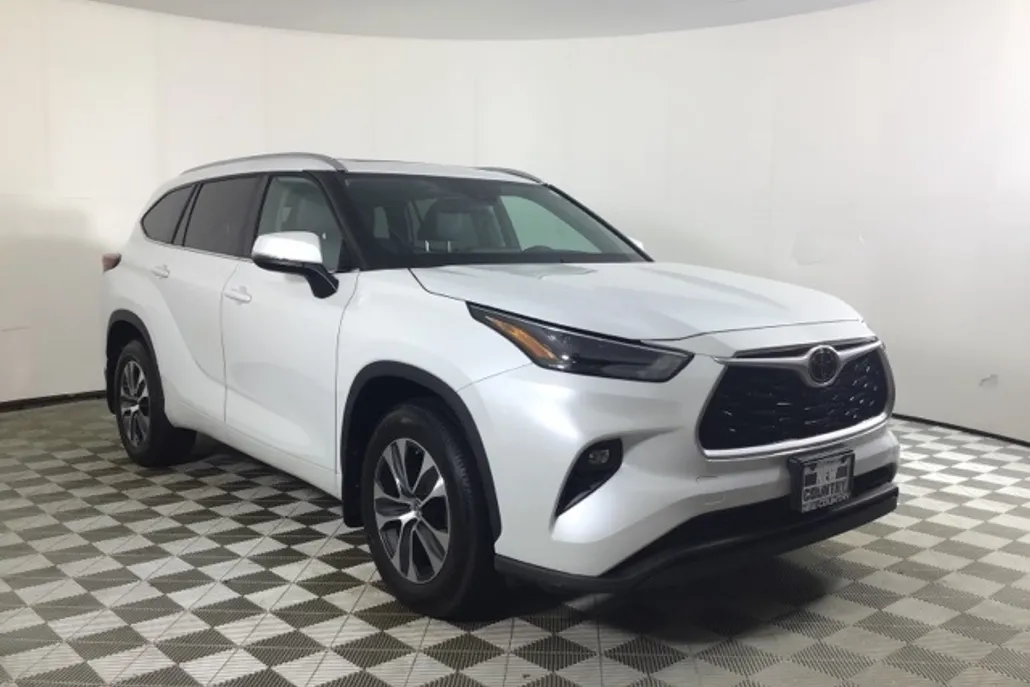 2022 Toyota Highlander XLE photo 1