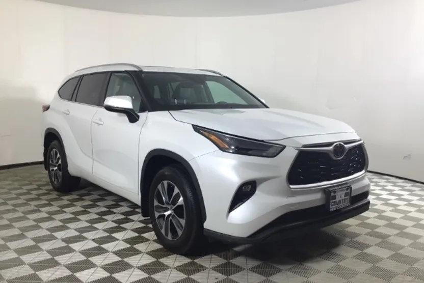 2022 Toyota Highlander XLE photo 1