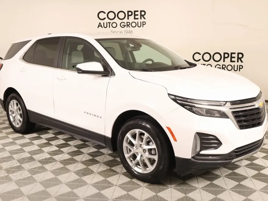 2023 Chevrolet Equinox LT photo 1