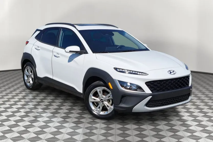 2022 Hyundai Kona SEL photo 1