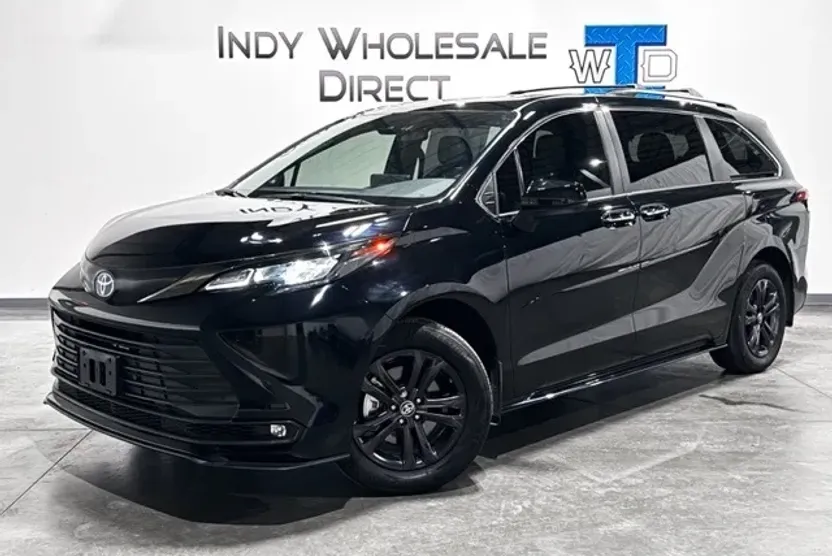 2024 Toyota Sienna Woodland Edition photo 1