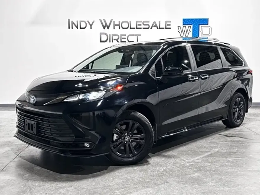 2024 Toyota Sienna Woodland Edition photo 1