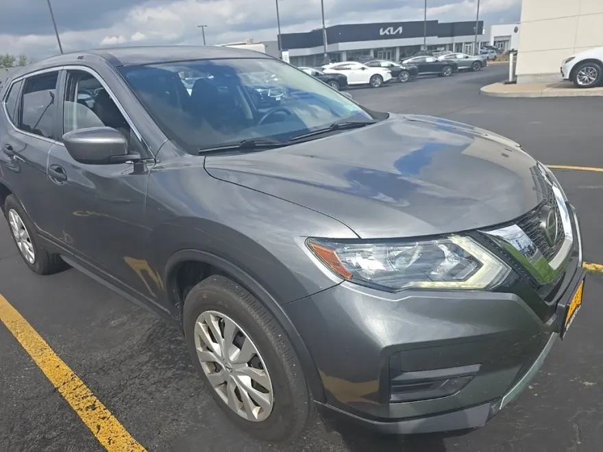2019 Nissan Rogue S photo 1