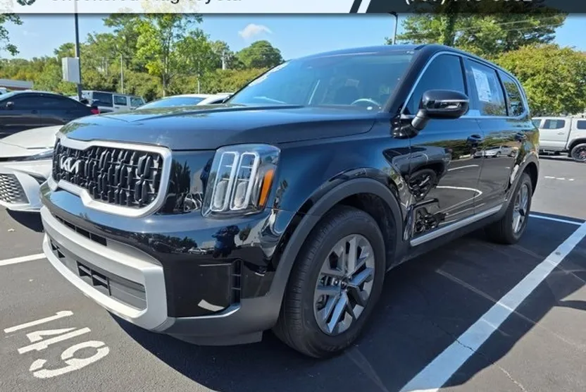 2024 Kia Telluride LX photo 1