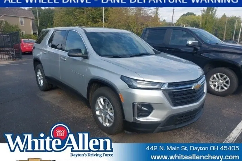 2022 Chevrolet Traverse LS photo 1