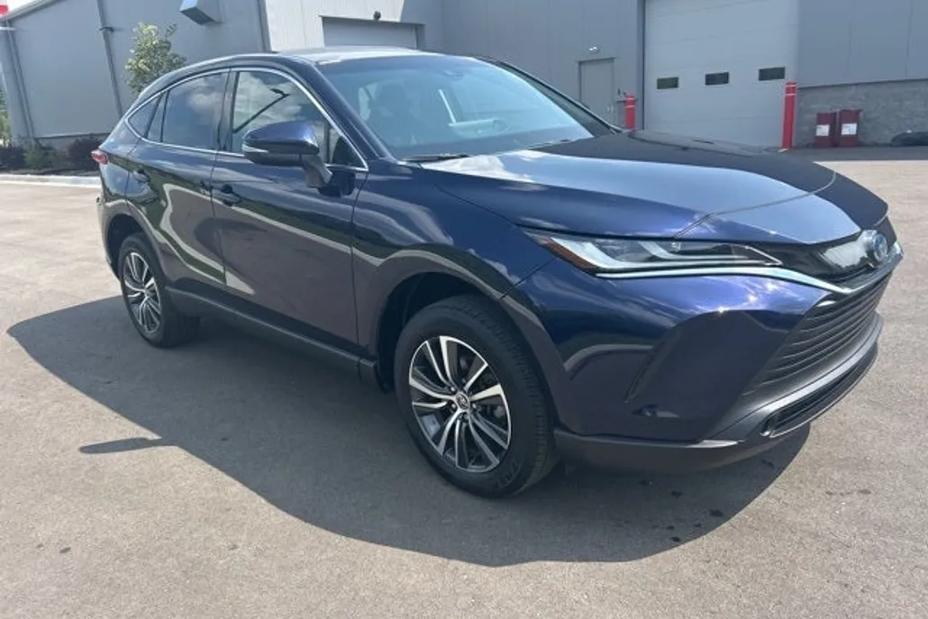 2023 Toyota Venza LE photo 1
