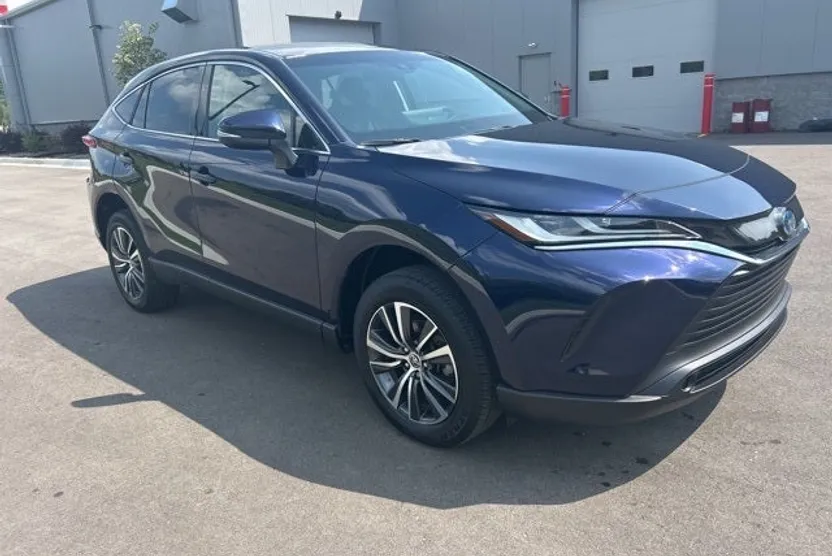 2023 Toyota Venza LE photo 1