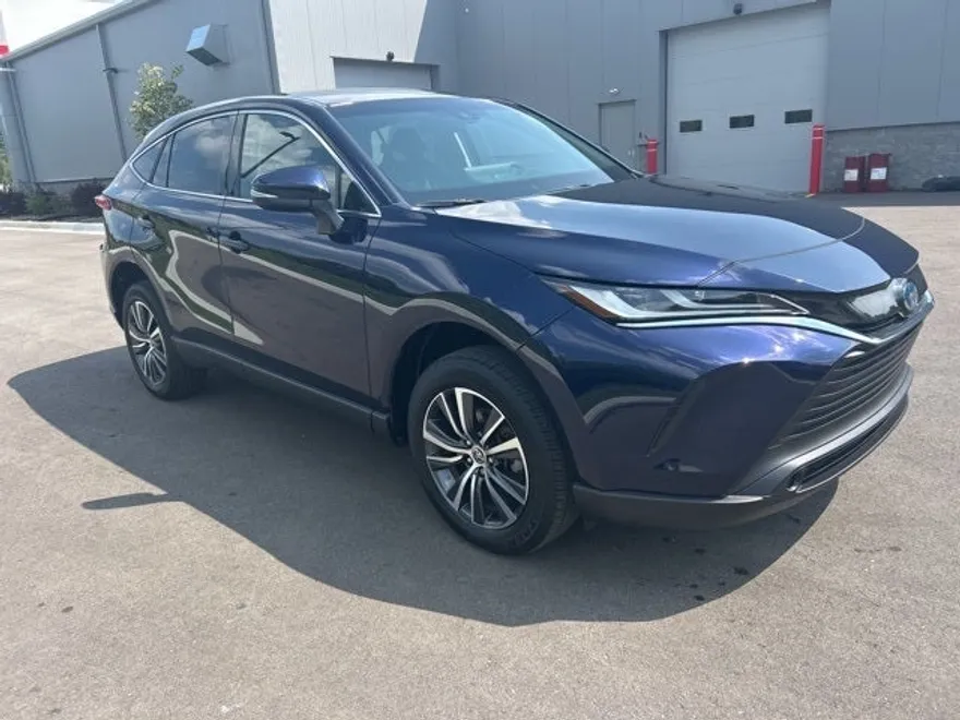 2023 Toyota Venza LE photo 1