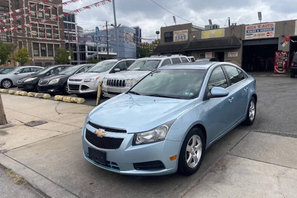 2012 Chevrolet Cruze LT photo 1
