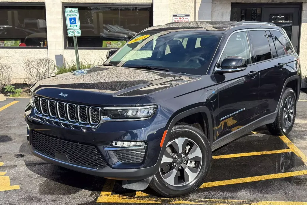 2023 Jeep Cherokee 4xe photo 1