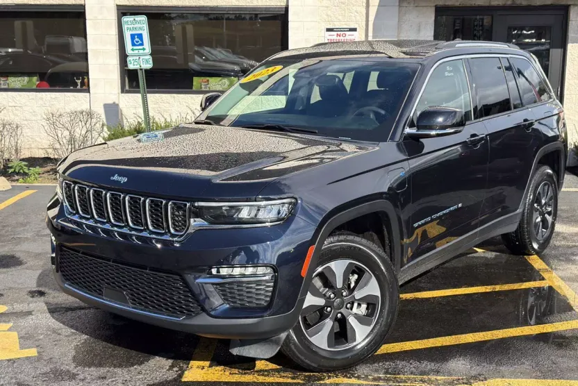 2023 Jeep Cherokee 4xe photo 1