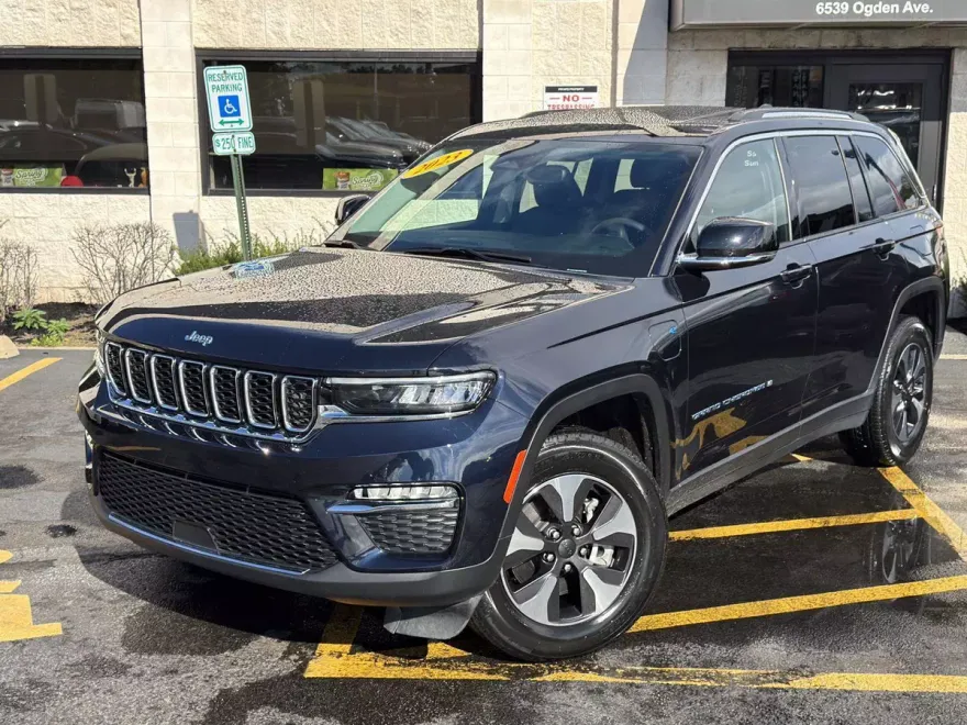2023 Jeep Cherokee 4xe photo 1