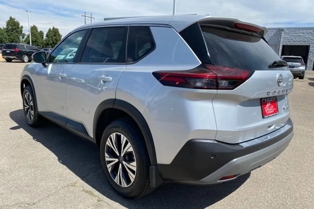 2022 Nissan Rogue SV photo 1