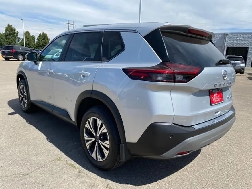 2022 Nissan Rogue SV photo 1