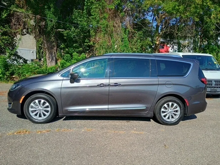 2018 Chrysler Pacifica Touring L photo 1