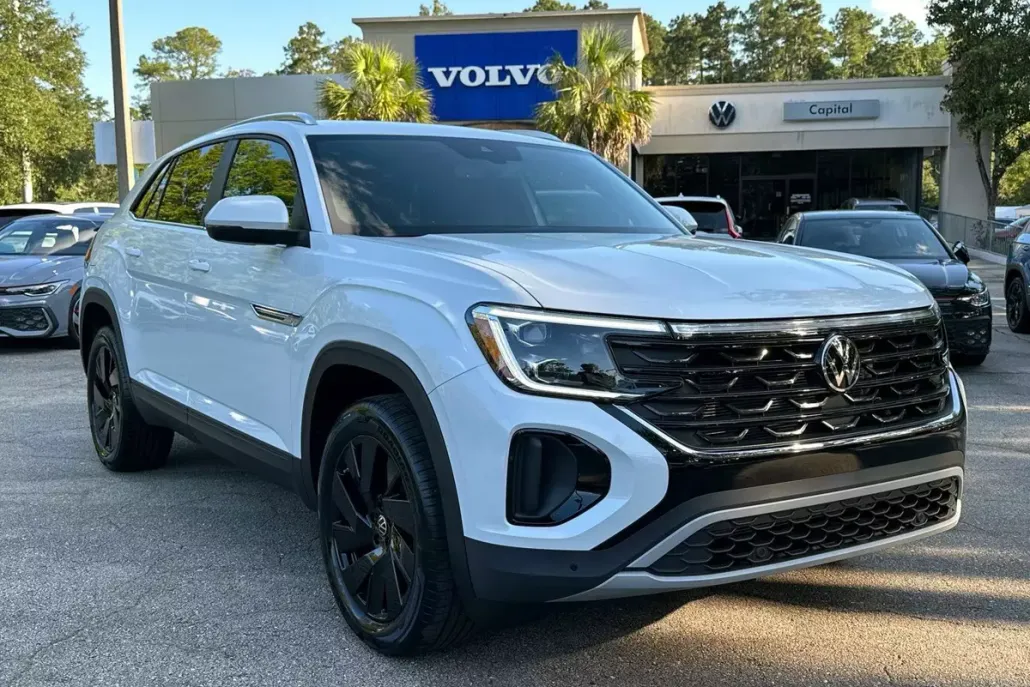 2026 Volkswagen Atlas Cross Sport SE Technology photo 1