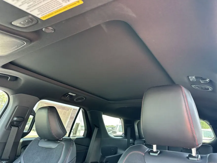 2025 Ford Explorer ST photo 1