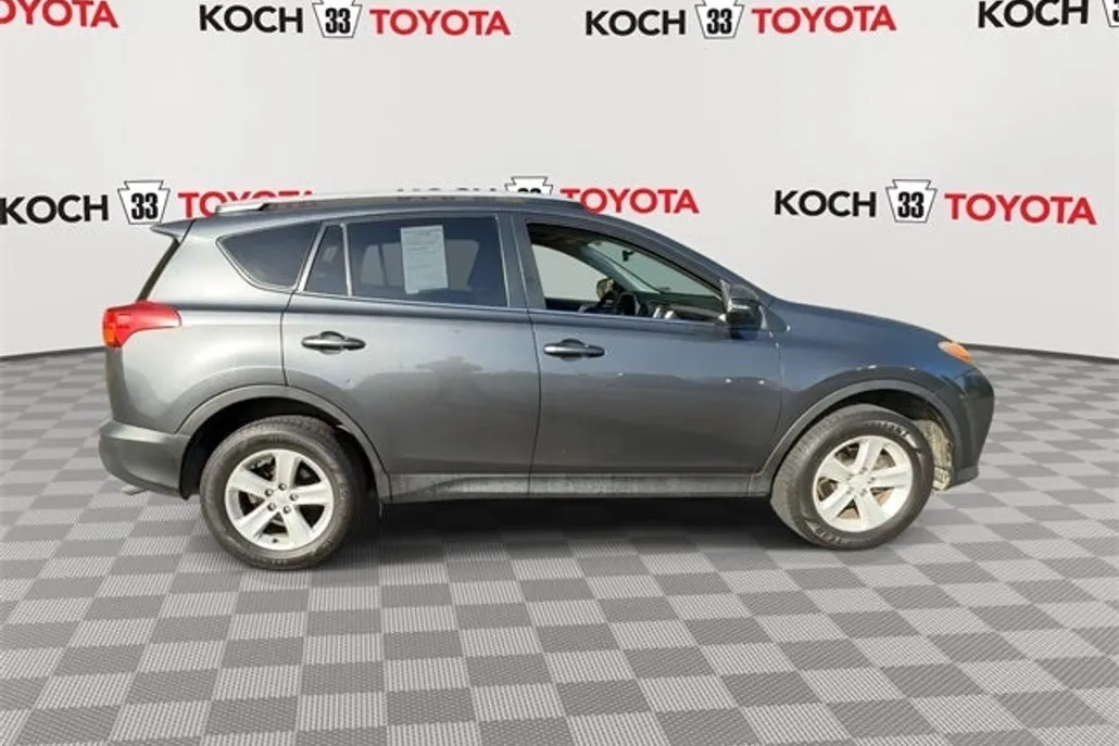 2014 Toyota RAV4 XLE photo 1