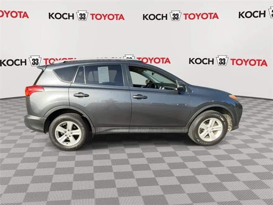 2014 Toyota RAV4 XLE photo 1