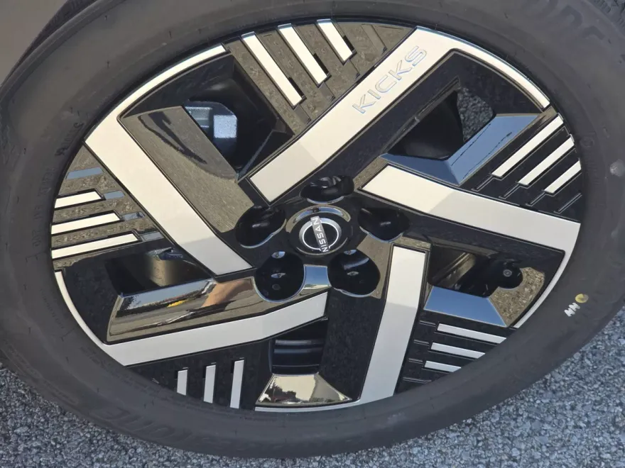 2026 Nissan Kicks SV photo 1