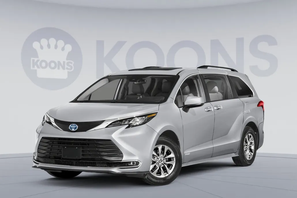 2025 Toyota Sienna XLE photo 1