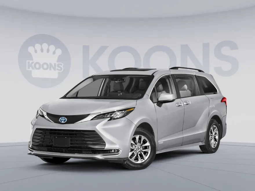2025 Toyota Sienna XLE photo 1