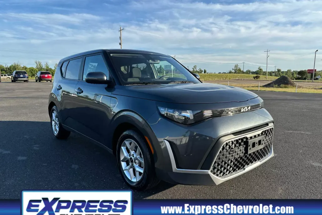 2023 Kia Soul LX photo 1
