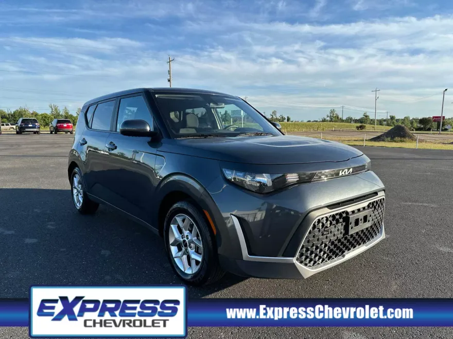 2023 Kia Soul LX photo 1