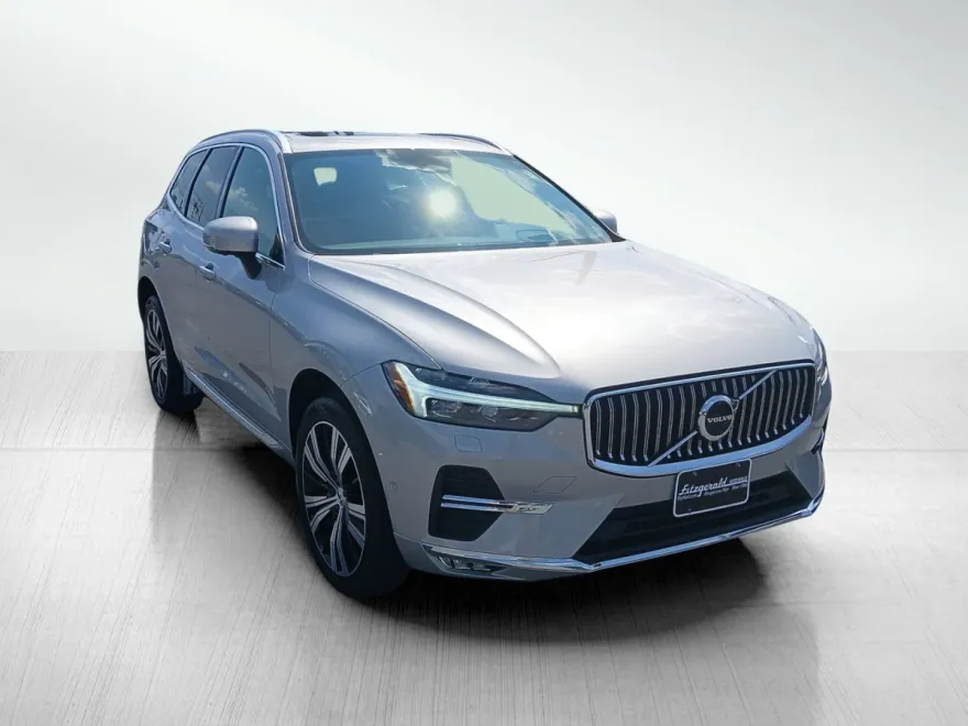 2022 Volvo XC60 B5 Inscription photo 1