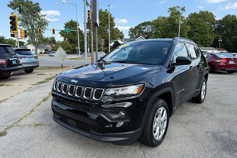 2024 Jeep Compass Latitude photo 1