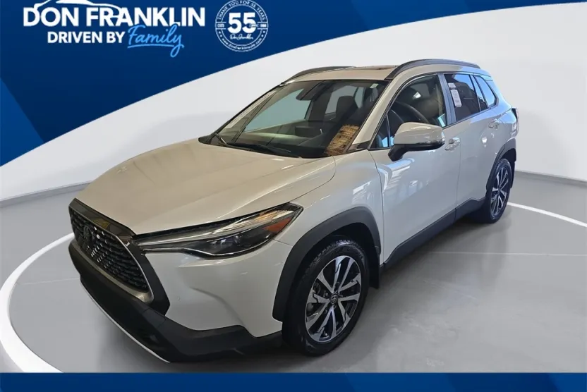 2022 Toyota Corolla Cross XLE photo 1