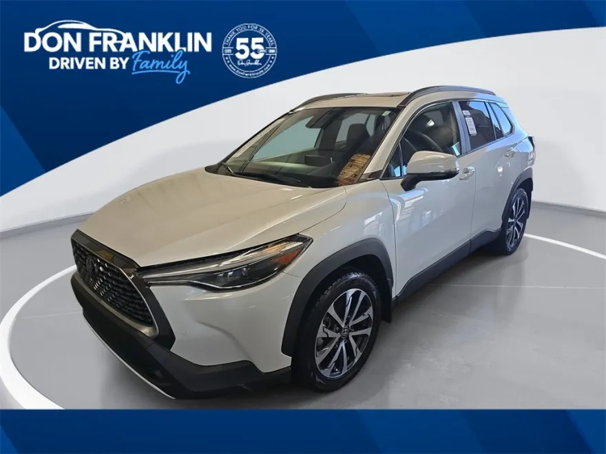 2022 Toyota Corolla Cross XLE photo 1