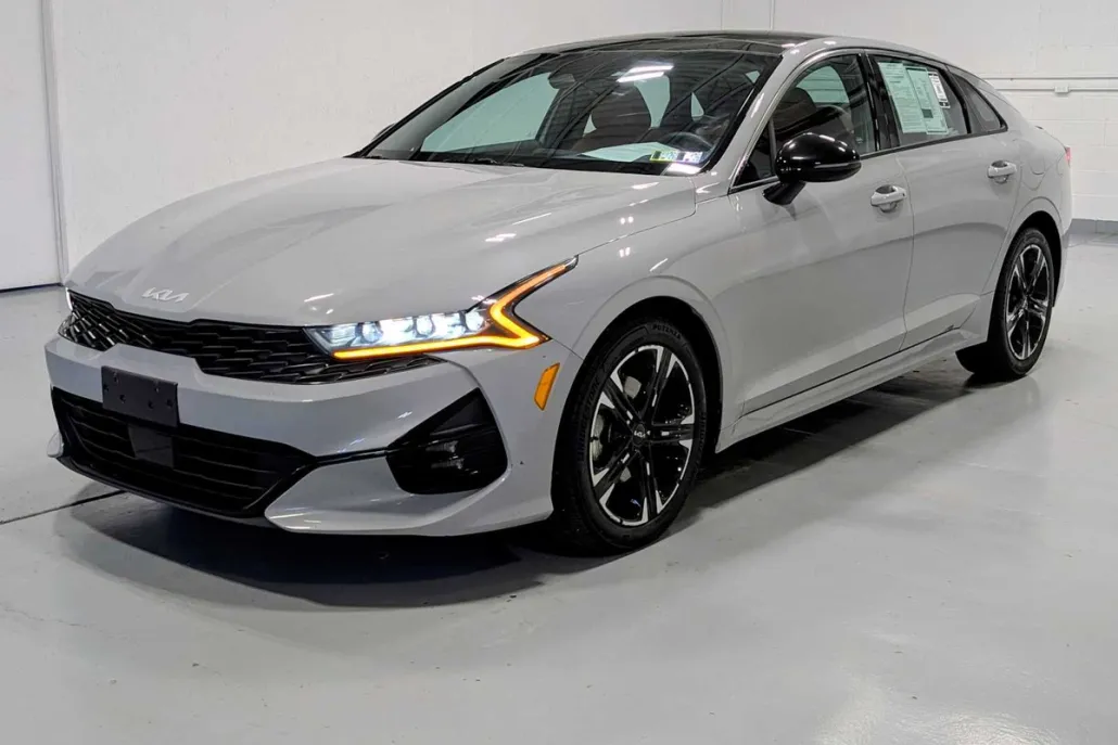 2022 Kia K5 GT-Line photo 1