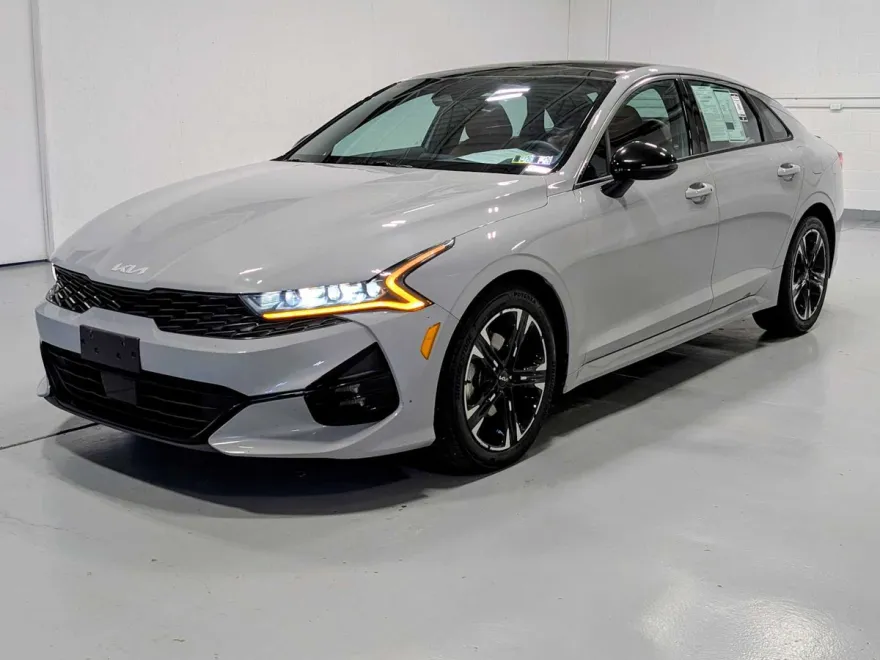 2022 Kia K5 GT-Line photo 1