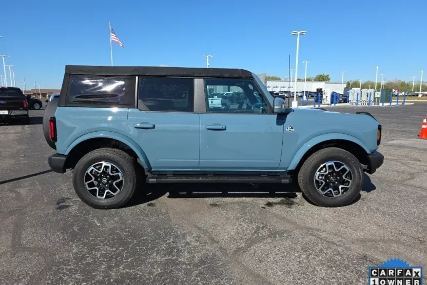 2022 Ford Bronco Outer Banks photo 1
