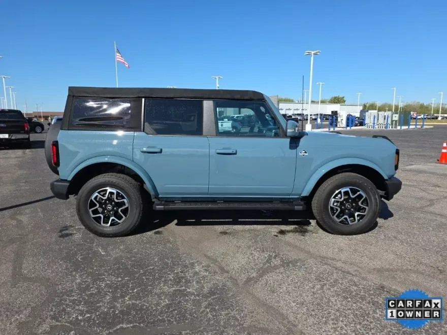 2022 Ford Bronco Outer Banks photo 1