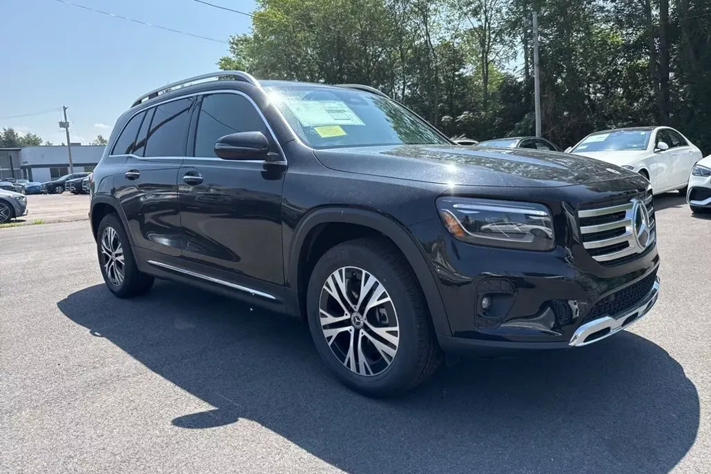 2025 Mercedes Benz GLB 250 4MATIC photo 1
