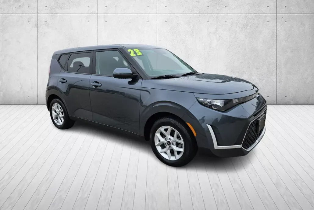 2023 Kia Soul LX photo 1