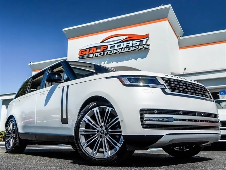 2023 Land Rover Range Rover SE photo 1